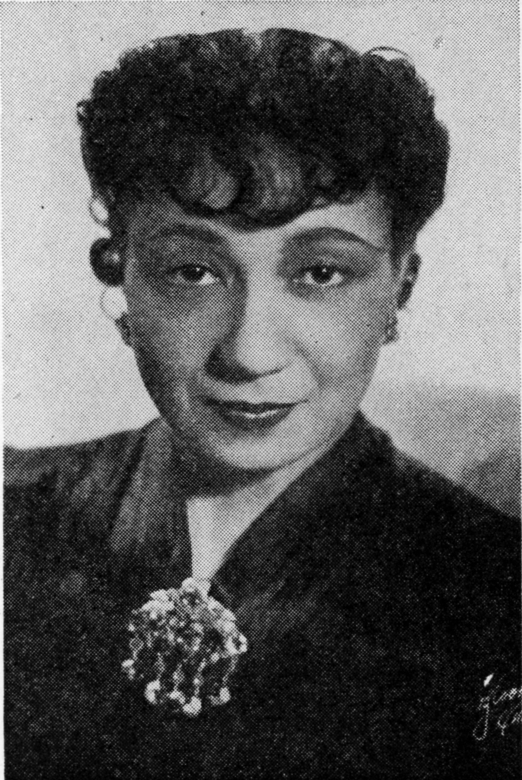 Headshot of Etta Moten with a large brooch