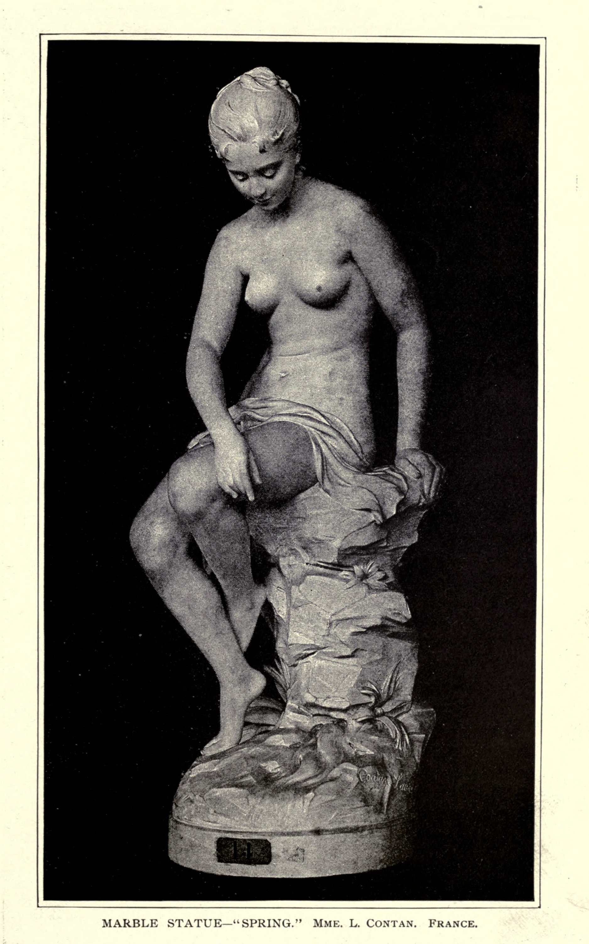 statue of nude woman